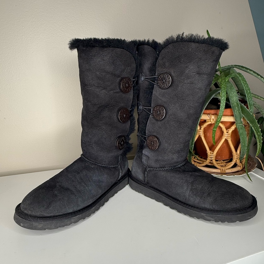 UGG Australia Bailey Button Triplet Tall Boots Black Sheepskin Boots Women’s 7 - Picture 5 of 13
